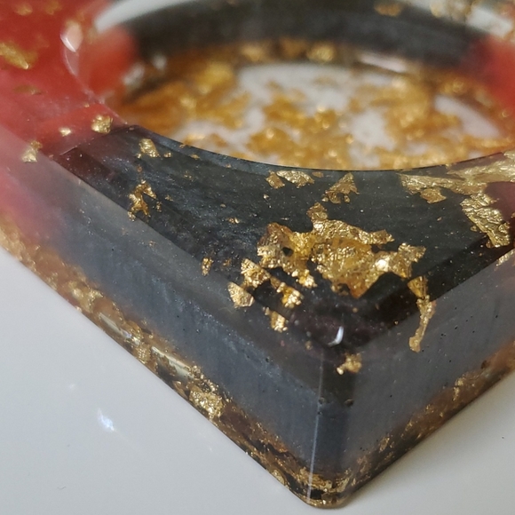 Resin ashtray - Picture 9 of 9